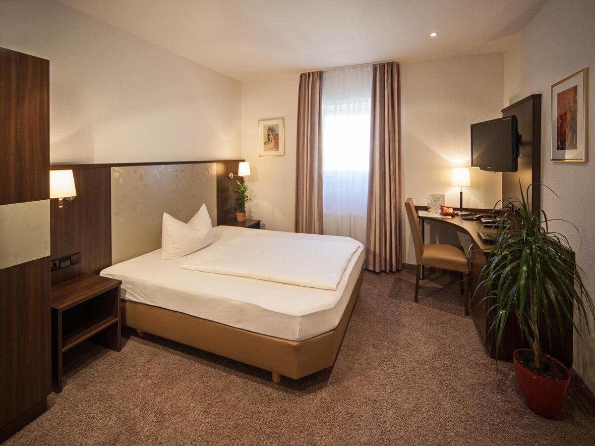 Hotel Engel Rheinmunster Zimmer foto